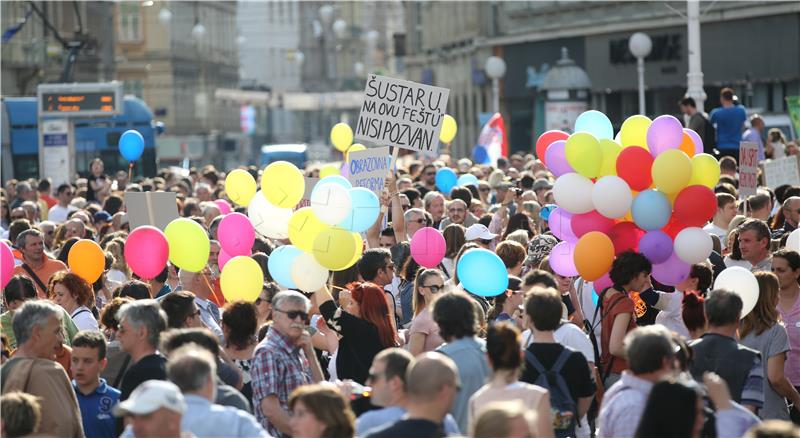 Zagreb: Prosvjed podrške Cjelovitoj kurikularnoj reformi na Trgu bana Jelačića