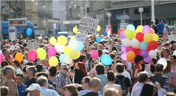 Zagreb: Prosvjed podrške Cjelovitoj kurikularnoj reformi na Trgu bana Jelačića