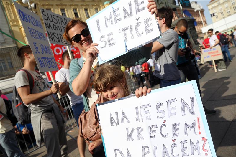 Zagreb: Trg bana Jelačića uoči prosvjeda podrške Cjelovitoj kurikularnoj reformi