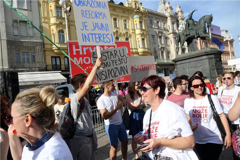 Zagreb: Prosvjed podrške Cjelovitoj kurikularnoj reformi na Trgu bana Jelačića