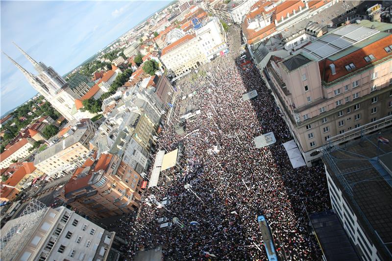 Zagreb: Prosvjed podrške Cjelovitoj kurikularnoj reformi na Trgu bana Jelačića