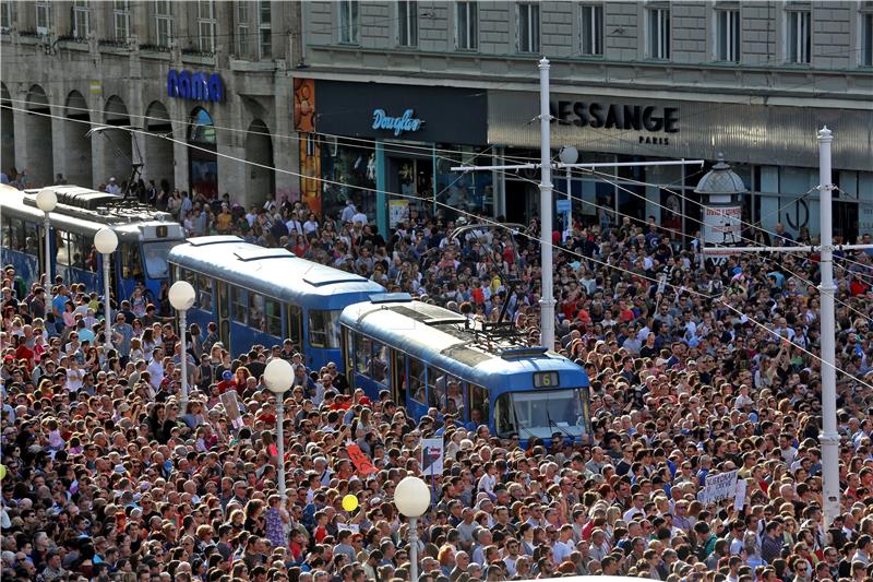 Zagreb: Prosvjed podrške Cjelovitoj kurikularnoj reformi na Trgu bana Jelačića