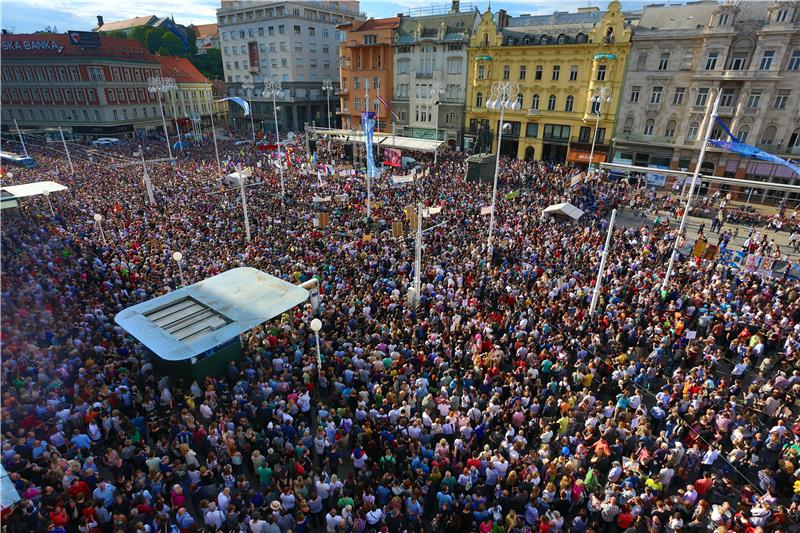 Zagreb: Prosvjed podrške Cjelovitoj kurikularnoj reformi na Trgu bana Jelačića