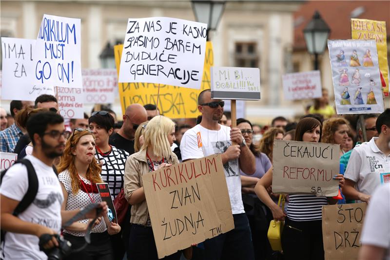 Osijek: Prosvjed podrške Cjelovitoj kurikularnoj reformi