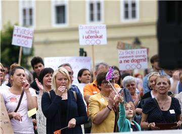 Osijek: Prosvjed podrške Cjelovitoj kurikularnoj reformi