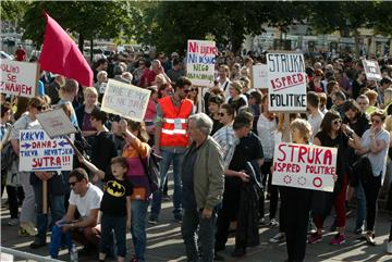 Rijeka: Prosvjed podrške Cjelovitoj kurikularnoj reformi