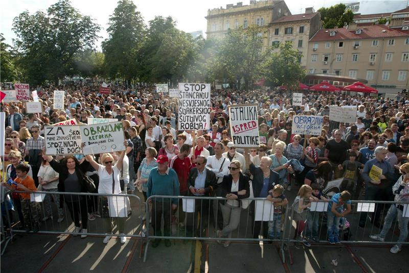 Rijeka: Prosvjed podrške Cjelovitoj kurikularnoj reformi