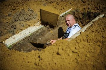 HUNGARY GRAVE DIGGING