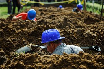 HUNGARY GRAVE DIGGING