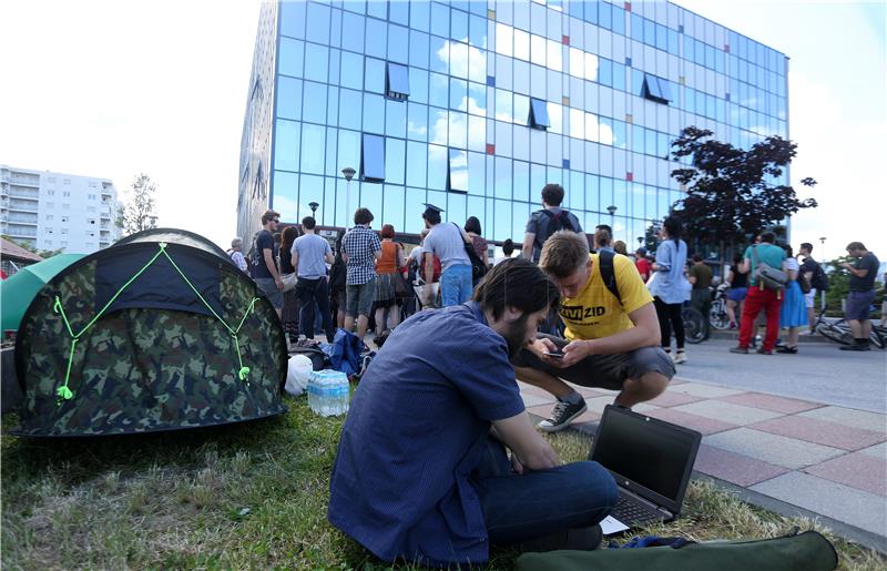 Prosvjed zbog neisplate državnih stipendija