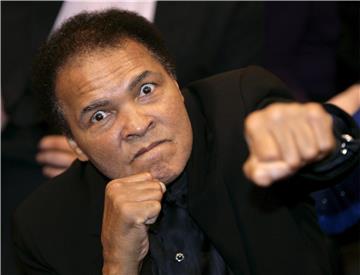 Umro boksač Muhamed Ali 