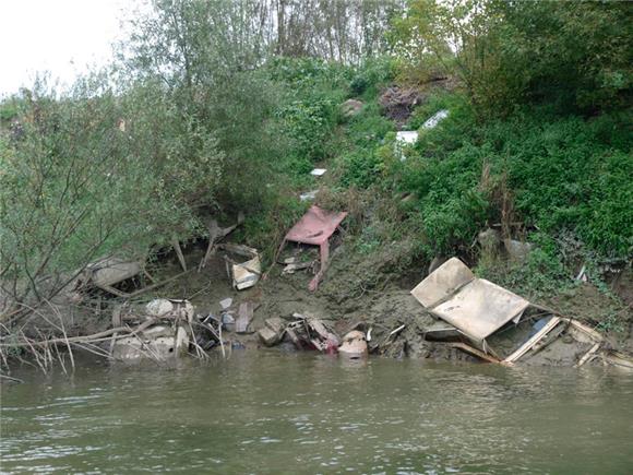 Poštari u akciji "Očistimo Hrvatsku od olupina" u povodu Svjetskog dana zaštite okoliša