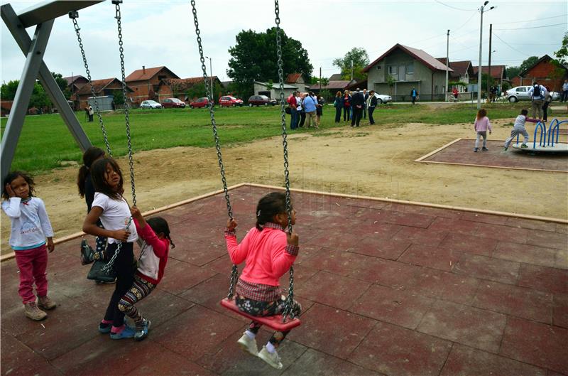 Slavonski Brod: otvoreno novo igralište u naselju s 500 romske djece