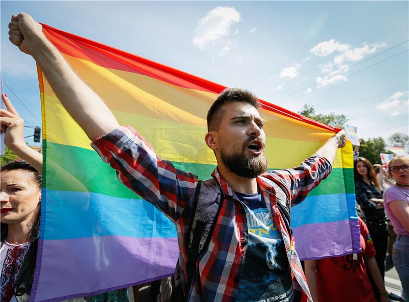 Stotine prosvjednika na gay prideu u Kijevu