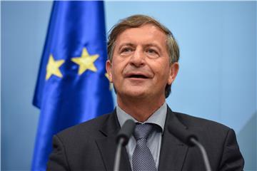 Slovenski ministar Erjavec za "elastičniji" pristup sankcijama Rusiji 