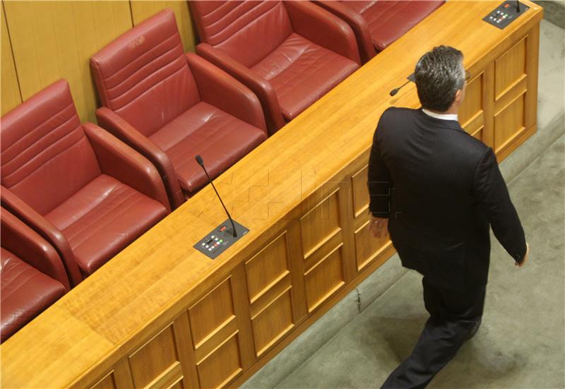 Parliament votes no confidence in PM Oreskovic