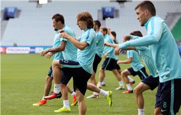 EURO2016: Trening hrvatskih nogometaša u Saint-Etienneu