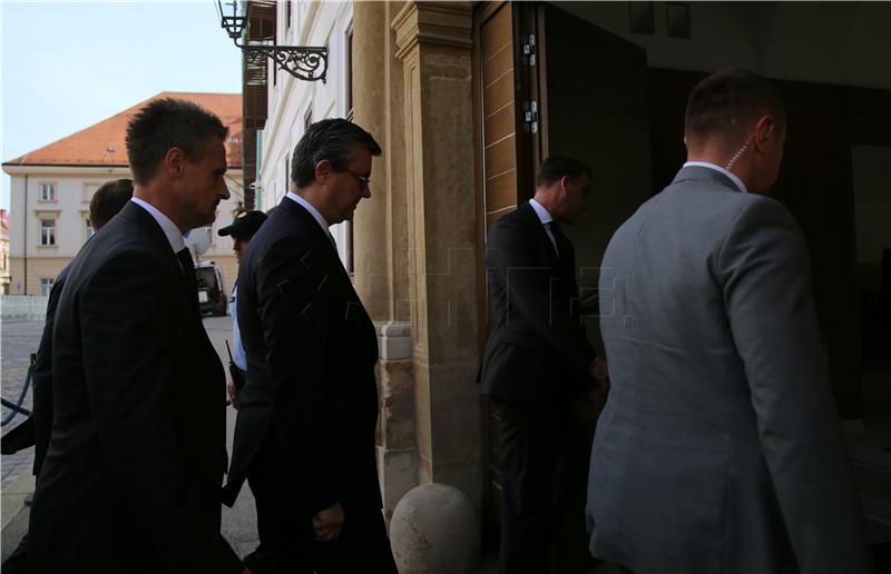 Foreign news agencies report on Croatian government ouster