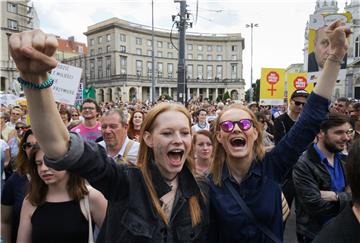 U Poljskoj tisuće prosvjednika protiv zabrane pobačaja