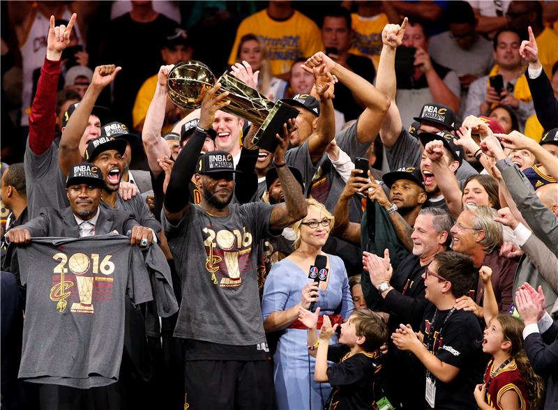 NBA: Clevelandu prvi naslov, LeBron James MVP finala