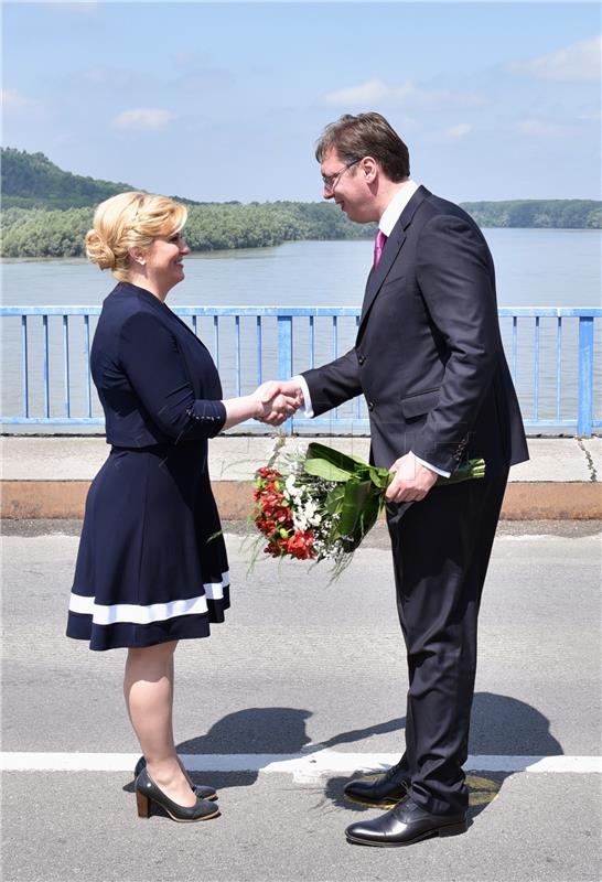 Predsjednica Grabar-Kitarović i srbijanski premijer Vučić u Dalju