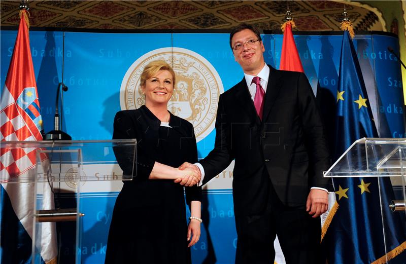 Grabar-Kitarovic and Vucic sign Declaration on advancing relations 