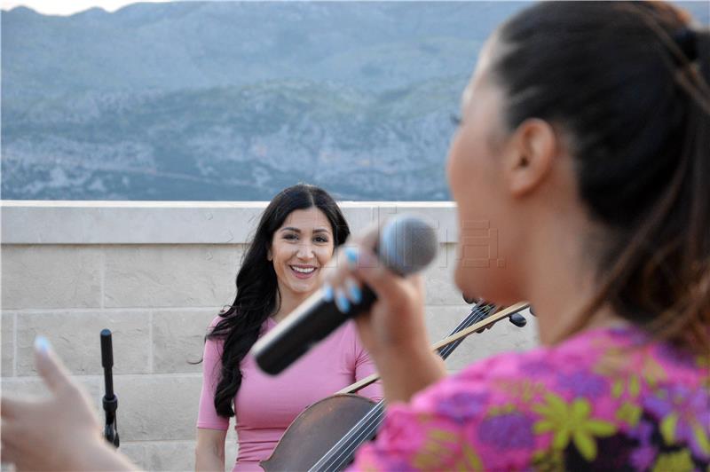 Ana Rucner koncertom u zoru 'Pozdravila ljeto'