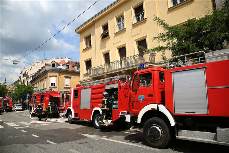 Zagreb: Požar u Novoj Vesi, jedna osoba ozlijeđena