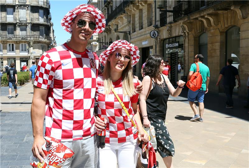 EURO2016: Hrvatski i španjolski navijači okupirali Bordeaux