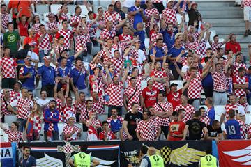 EURO2016: Navijači na utakmici Hrvatska - Španjolska