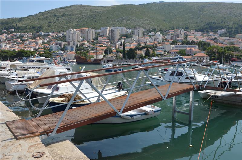 Dubrovnik: Dobroslavić i Dadić obišli prvi ponton Komunalne lučice Batala