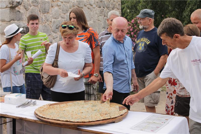 Vrgorac: počeli Dani dalmatinskog pršuta i vina