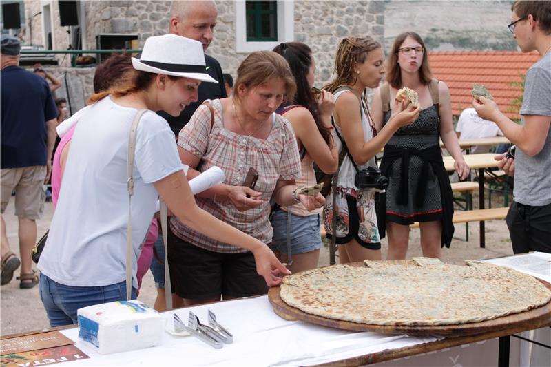 Vrgorac: počeli Dani dalmatinskog pršuta i vina