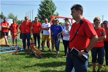 Vinkovci: pokazna vježba vađenja utopljenika iz jezera „Banja 2016“