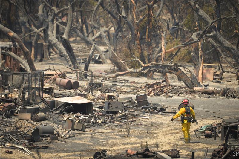 USA CALIFORNIA ERSKINE WILDFIRE