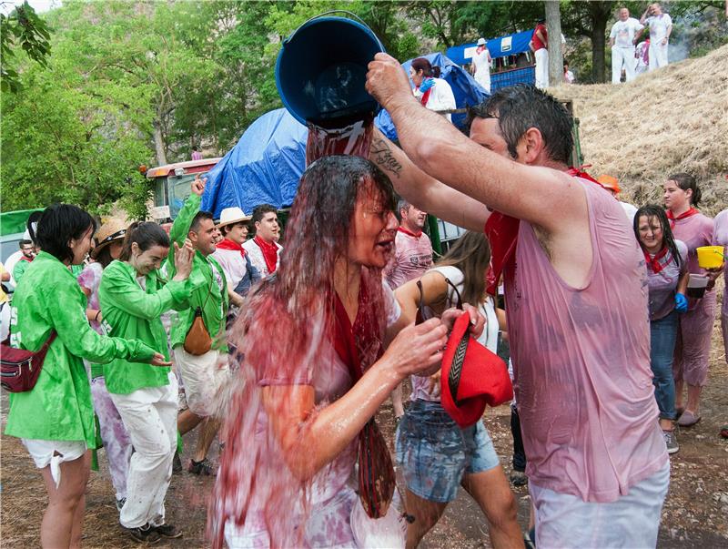 SPAIN TRADITIONS WINE BATTLE