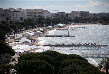 Naoružani policajci štitit će francuske plaže