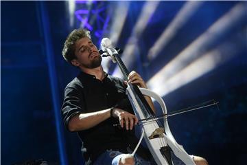 Koncert 2Cellos na Tomislavovom trgu u Zagrebu