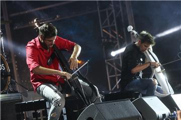 Koncert 2Cellos na Tomislavovom trgu u Zagrebu