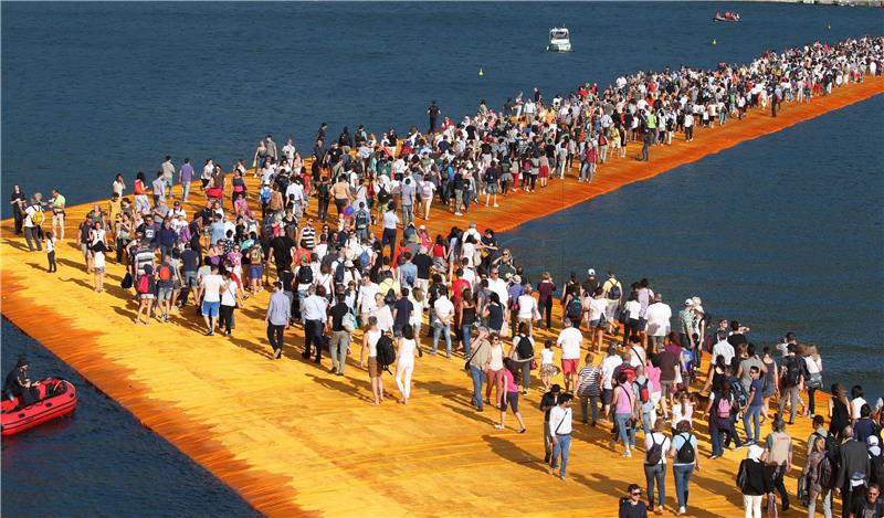 ITALY ARTS FLOATING PIERS