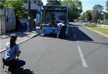 ZET: gradski autobus udario u ogradu u Paromlinskoj