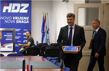 HDZ: Plenković predao potpise potpore za kandidaturu za predsjednika stranke