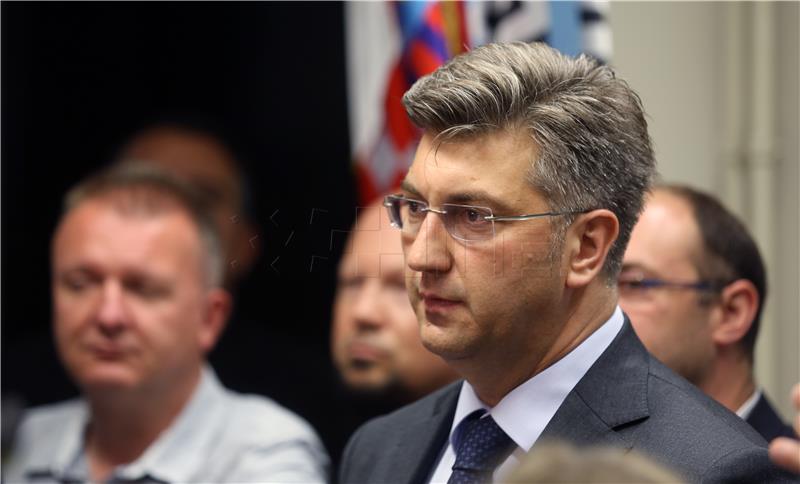 HDZ: Plenković predao potpise potpore za kandidaturu za predsjednika stranke