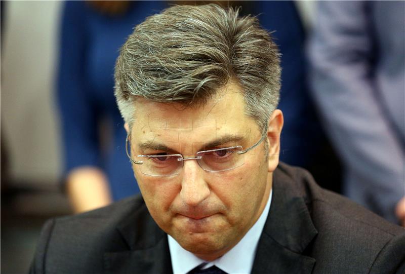 HDZ: Plenković predao potpise potpore za kandidaturu za predsjednika stranke