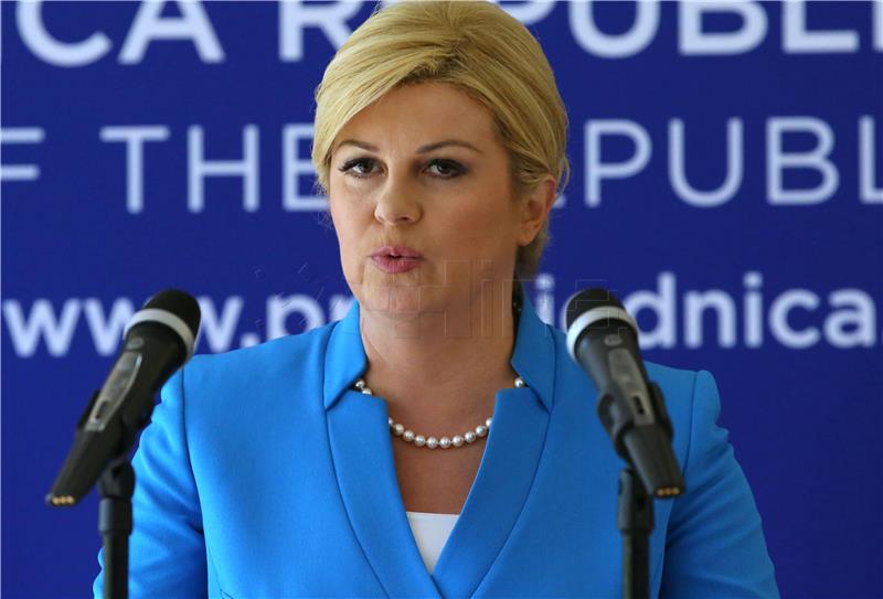 Grabar-Kitarović: Hrvatska spremna pomoći BiH, no treba riješiti unutarnje probleme