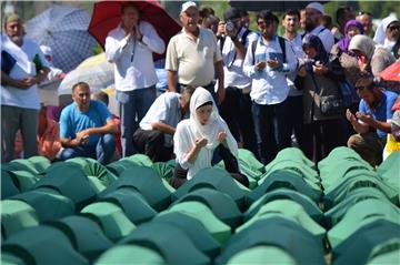 Tisuće sudionika komemoracije pristižu u Srebrenicu