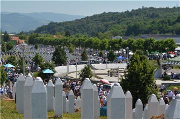 Tisuće sudionika komemoracije pristižu u Srebrenicu