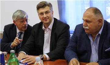 Plenković prvi put na sjednici Predsjedništva HDZ-a