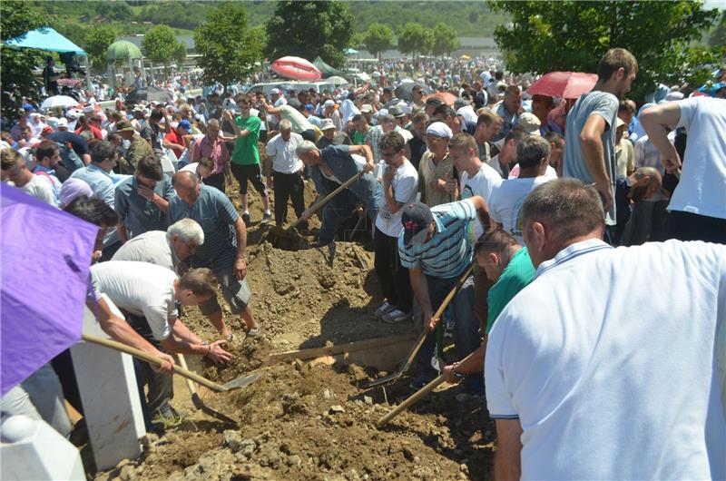 Srebrenica: Pokop 127 žrtava genocida i snažna poruka da se karakter tog zločina ne može nijekati