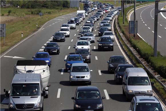 Na autocestama proteklog vikenda više vozila nego lani 